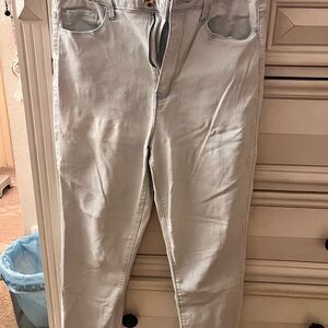 Forever 21 Light Wash - Stretch Denim Jeans. (6-8)